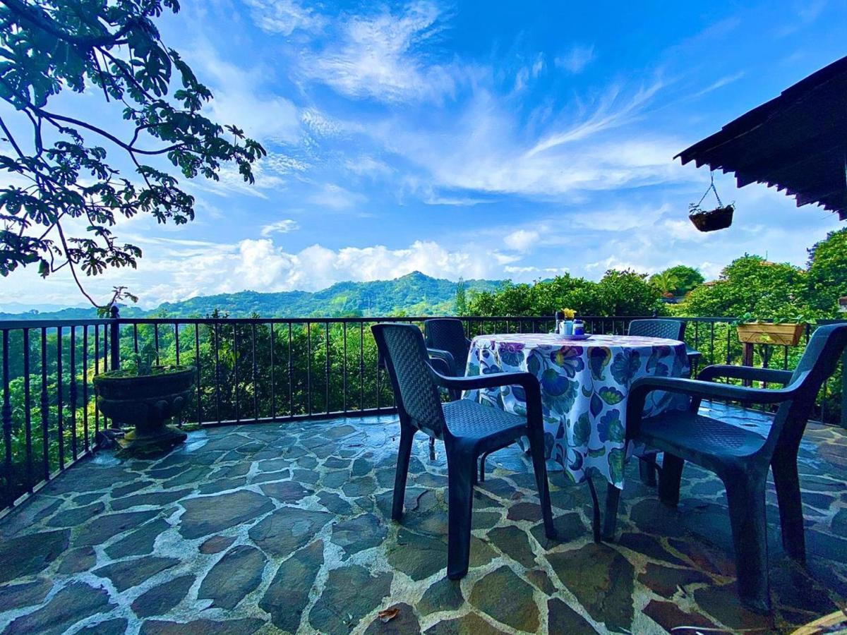 Hotel Villas De La Colina Атенас Экстерьер фото